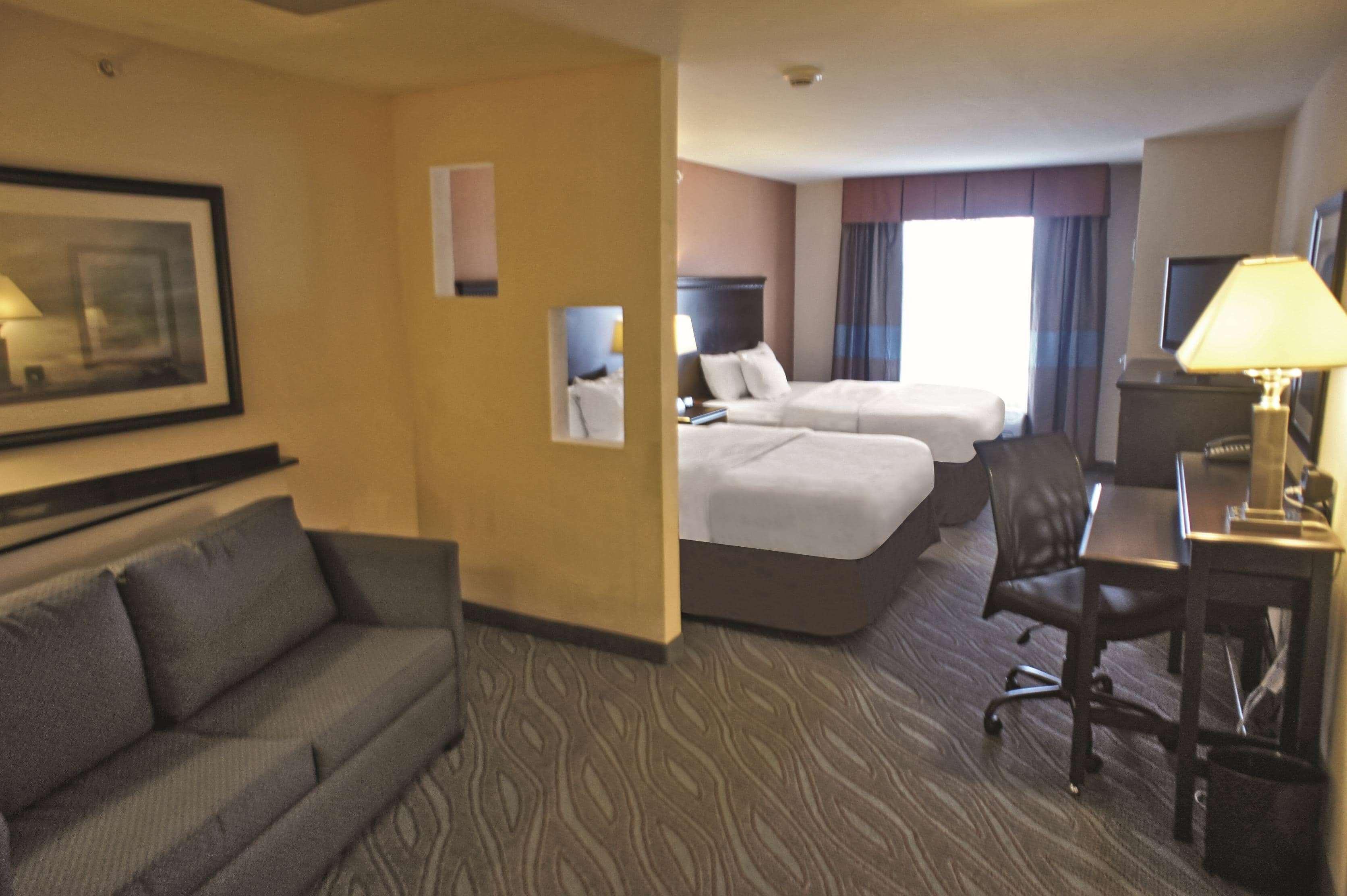 Hotel La Quinta By Wyndham Edmond Esterno foto