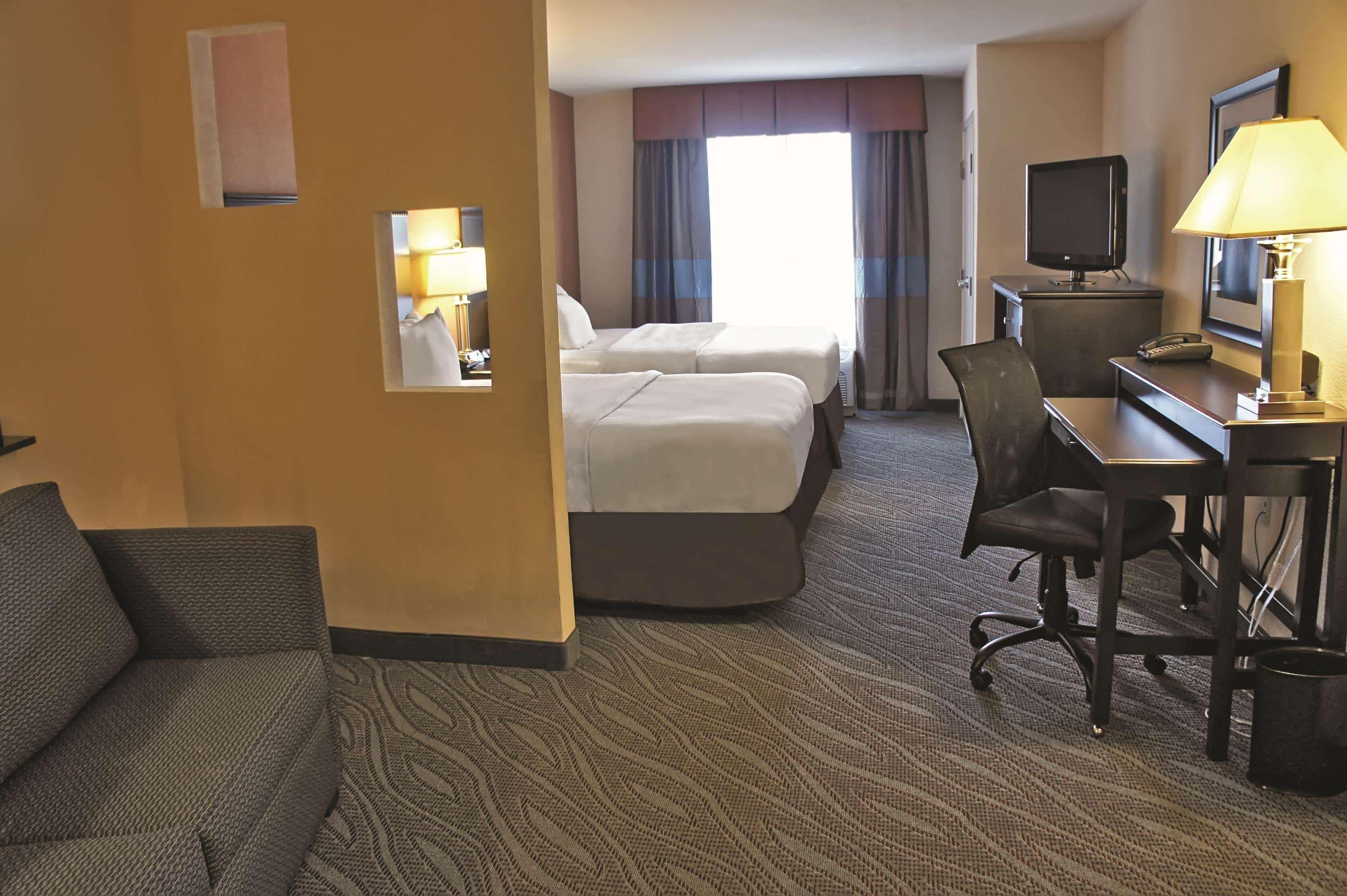 Hotel La Quinta By Wyndham Edmond Esterno foto